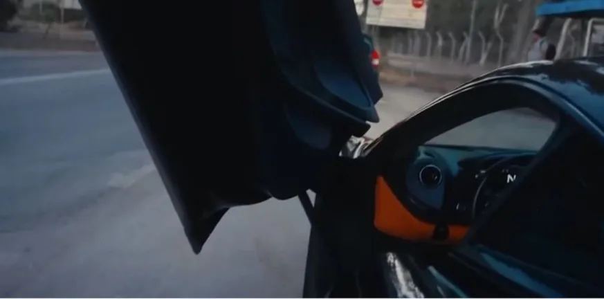 «Πάτα το!» - ΒΙΝΤΕΟ δείχνει αστυνομικό να ενθαρρύνει οδηγό McLaren να τρέξει στην Αττική Οδό