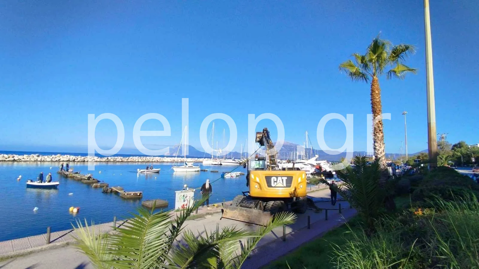 Πάτρα: Ξεκίνησε η αποξήλωση των προβλητών της μαρίνας ΦΩΤΟ