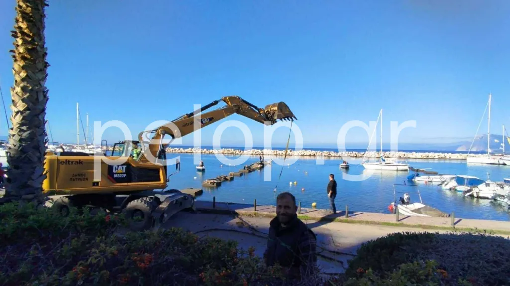 Πάτρα: Ξεκίνησε η αποξήλωση των προβλητών της μαρίνας ΦΩΤΟ