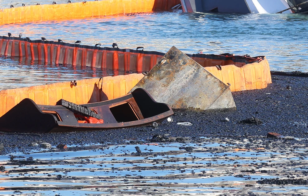 Πολυτελή γιοτ βυθισμένα στη Μαρίνα Ζέας, πως εκδηλώθηκε πυρκαγιά ΦΩΤΟ - ΒΙΝΤΕΟ