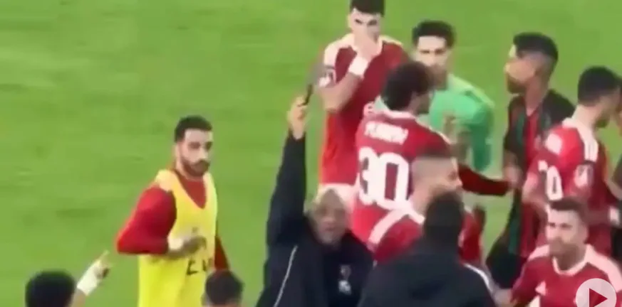 Μαρόκο: Οπαδός πετά σπάτουλα σε παίκτες του CAF Champions League ΒΙΝΤΕΟ