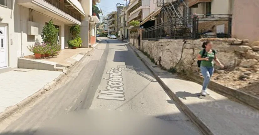Πάτρα: Παράπονα πολιτών για την οδό Μεσσάτιδος στην Αρόη: «Ο δρόμος στενεύει – δεν μπορούν να περάσουν δύο αυτοκίνητα»