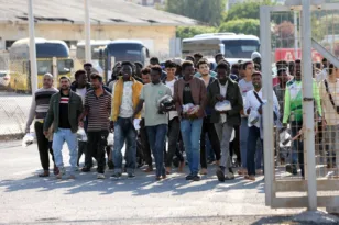 Τεστ ηλικίας σε παράνομους μετανάστες: 6 στους 10 δήλωναν ανήλικοι αλλά ήταν ενήλικες