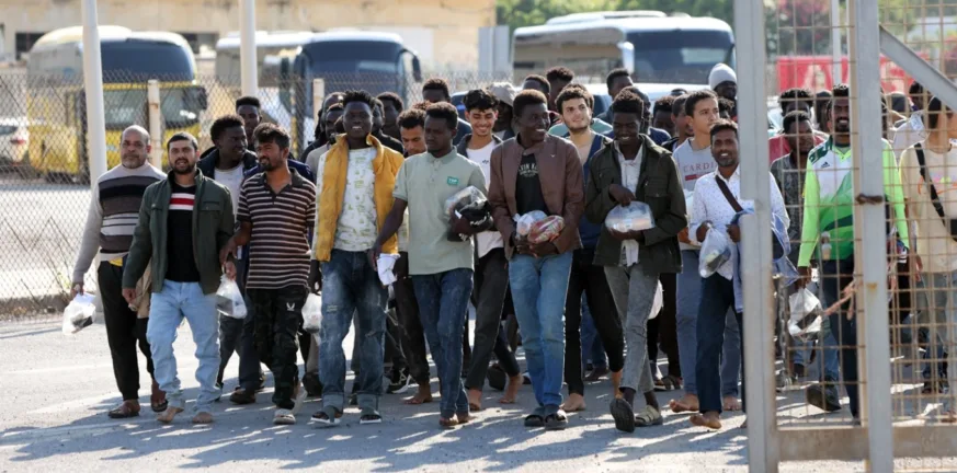 Τεστ ηλικίας σε παράνομους μετανάστες: 6 στους 10 δήλωναν ανήλικοι αλλά ήταν ενήλικες