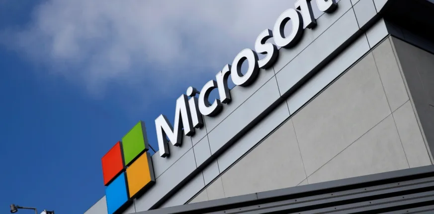 Η τρομακτική επένδυση της Microsoft: 15,2 δισ. δολ. στον τομέα της Τεχνητής Νοημοσύνης στα ΗΑΕ