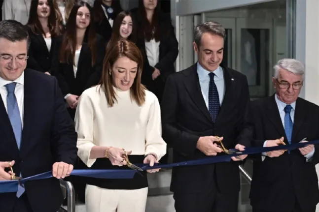 Μητσοτάκης και Μέτσολα εγκαινίασαν το κέντρο Europa Experience στο Αρσάκειο Μέγαρο