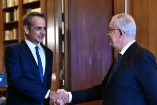 Μητσοτάκης σε Τασούλα: «Η Ελλάδα από περιφερειακός παίκτης γίνεται πρωταγωνιστής στην ενέργεια»