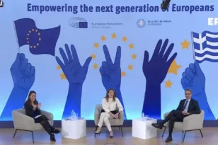 ΖΩΝΤΑΝΑ Στον παλμό της νέας γενιάς: Μητσοτάκης και Μέτσολα ανοίγουν διάλογο στην Εθνική Πινακοθήκη