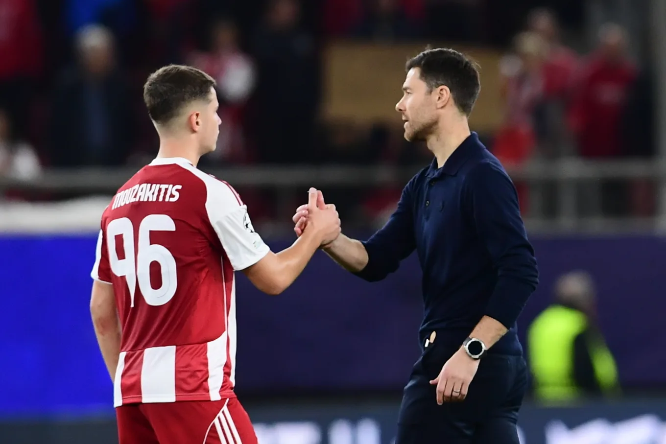 Το παρασκήνιο με την ατάκα «θα τον παρακολουθούμε» του Τσάμπι Αλόνσο για τον Μουζακίτη Το παρασκήνιο με την ατάκα «θα τον παρακολουθούμε» του Τσάμπι Αλόνσο για τον Μουζακίτη