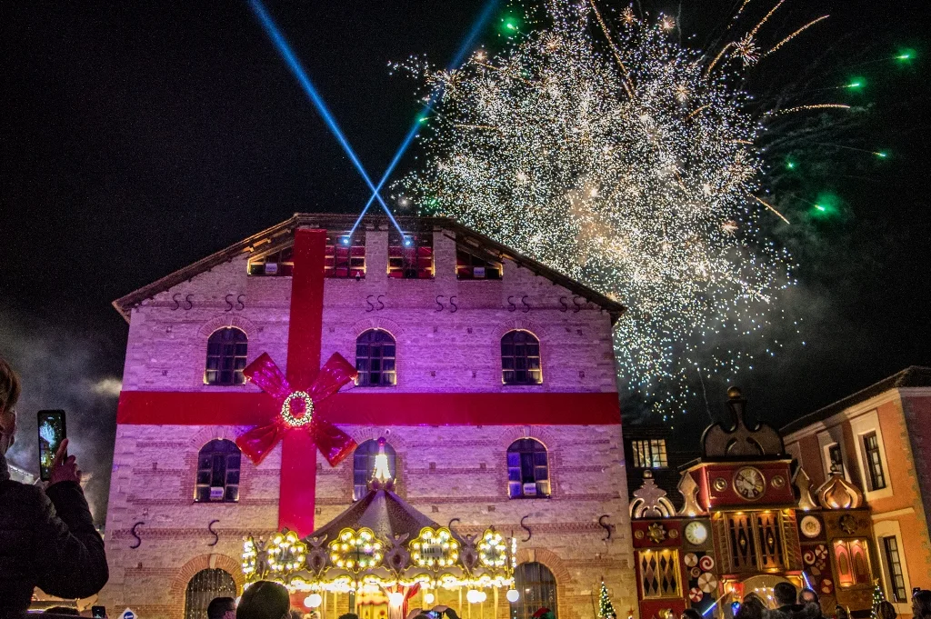 Χριστούγεννα 2025: Θεματικά πάρκα και ορεινοί προορισμοί γεμάτοι επισκέπτες Χριστούγεννα 2025: Θεματικά πάρκα και ορεινοί προορισμοί γεμάτοι επισκέπτες