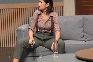 Η ερασιτέχνης ηθοποιός Αθηνά Παπαργύρη στην «Π»: «Το χιούμορ τροφή για σκέψη»