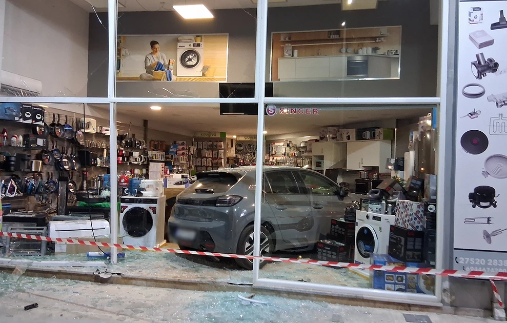 Ναύπλιο: Αυτοκίνητο «μπήκε» σε κατάστημα, στο νοσοκομείο η οδηγός ΦΩΤΟ Ναύπλιο: Αυτοκίνητο «μπήκε» σε κατάστημα, στο νοσοκομείο η οδηγός ΦΩΤΟ