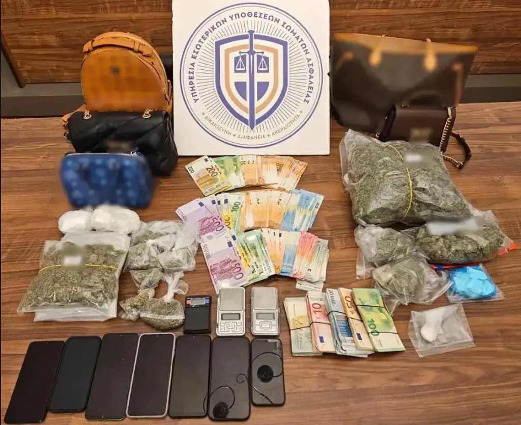 Πώς αστυνομικός που συνελήφθη για εμπλοκή σε κύκλωμα είχε καταθέσεις πάνω από 600.000 ευρώ; Πώς αστυνομικός που συνελήφθη για εμπλοκή σε κύκλωμα είχε καταθέσεις πάνω από 600.000 ευρώ;