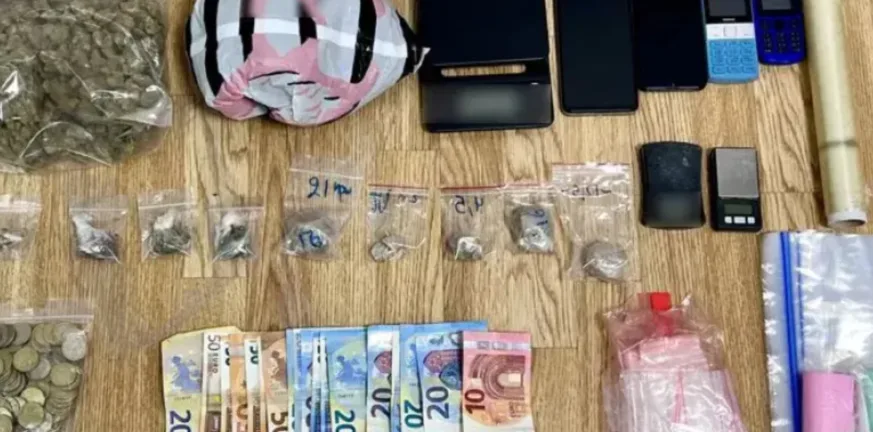 Εξαρθρώθηκε κύκλωμα διακίνησης ναρκωτικών στην Αθήνα, τέσσερις συλλήψεις