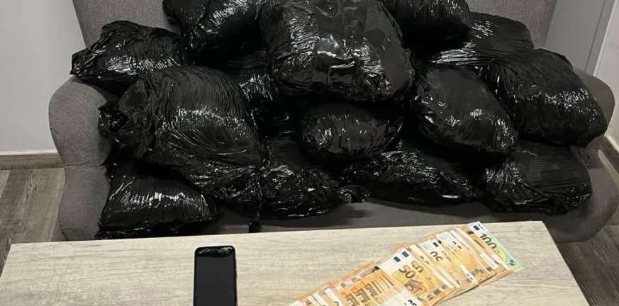 Πάτρα: Χειροπέδες σε 45χρονο για διακίνηση ναρκωτικών - «Σούπερ» αποθήκη με 13 κιλά κάνναβης ΦΩΤΟ