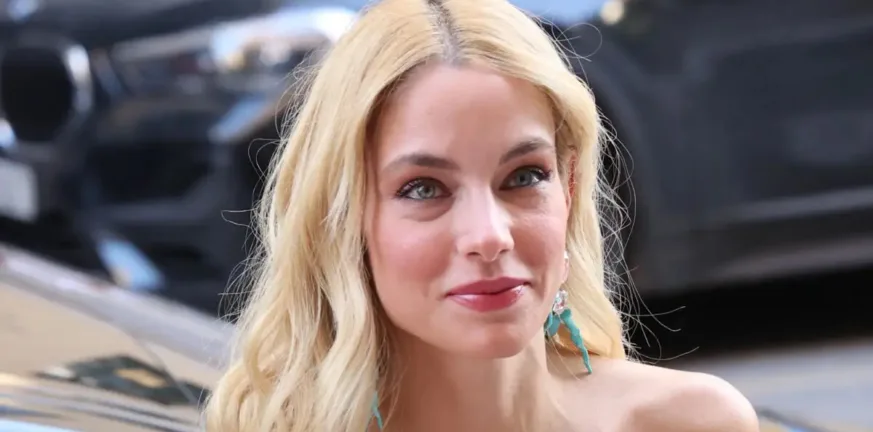 Σε εορταστικό mood η Δούκισα Νομικού: Δείτε το Χριστουγεννιάτικο δέντρο που στόλισε