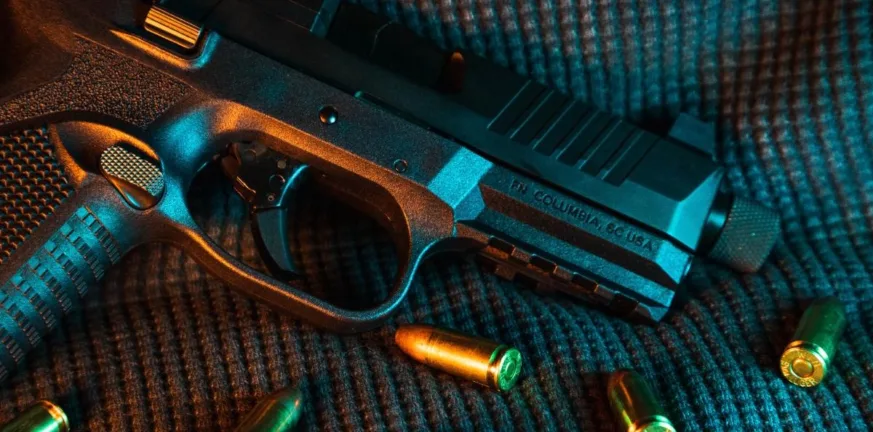 Έρευνα Metron Analysis: 1 στους 4 Έλληνες θέλει όπλο για αυτοπροστασία