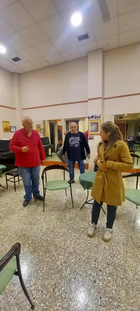 «Μη με λες αφεντικό»: Μια Πατρινή κωμωδία χωρίς… αφεντικά, με αυτοσχεδιασμό, σάτιρα και πολλή καρδιά στις «Γραμμές Τέχνης» «Μη με λες αφεντικό»: Μια Πατρινή κωμωδία χωρίς… αφεντικά, με αυτοσχεδιασμό, σάτιρα και πολλή καρδιά στις «Γραμμές Τέχνης»