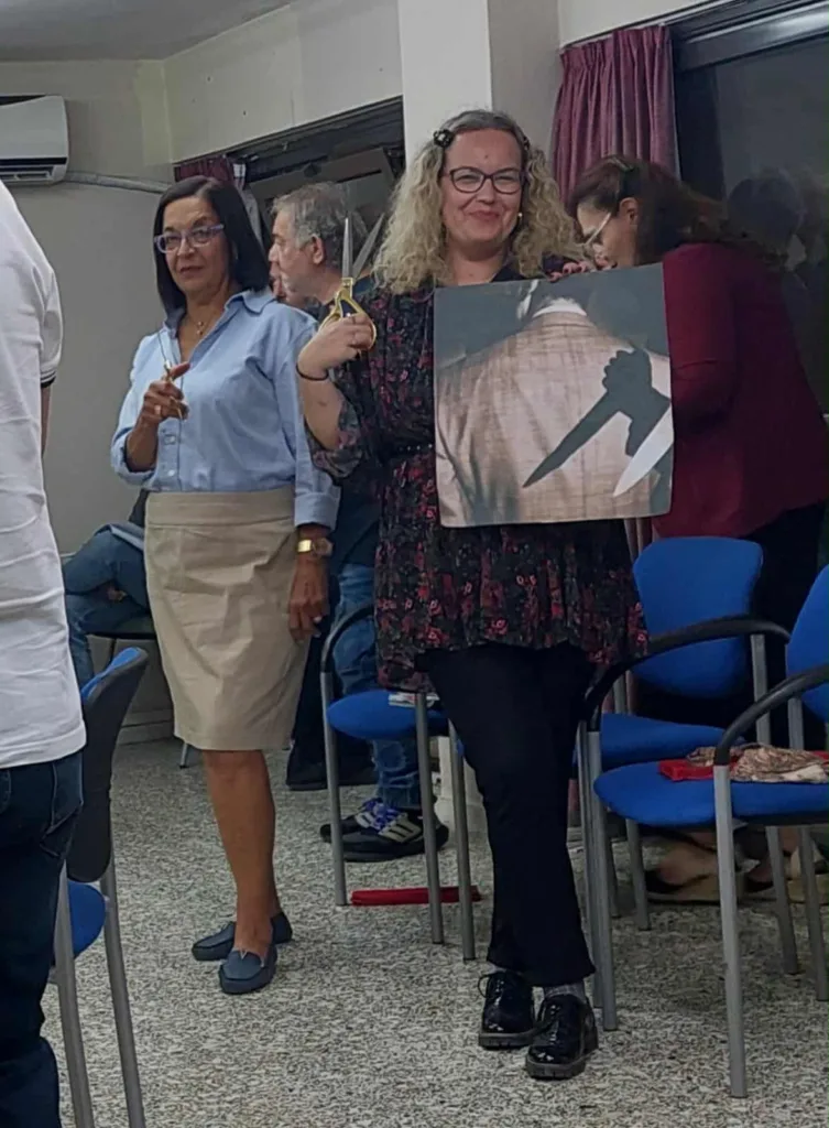 «Μη με λες αφεντικό»: Μια Πατρινή κωμωδία χωρίς… αφεντικά, με αυτοσχεδιασμό, σάτιρα και πολλή καρδιά στις «Γραμμές Τέχνης» «Μη με λες αφεντικό»: Μια Πατρινή κωμωδία χωρίς… αφεντικά, με αυτοσχεδιασμό, σάτιρα και πολλή καρδιά στις «Γραμμές Τέχνης»