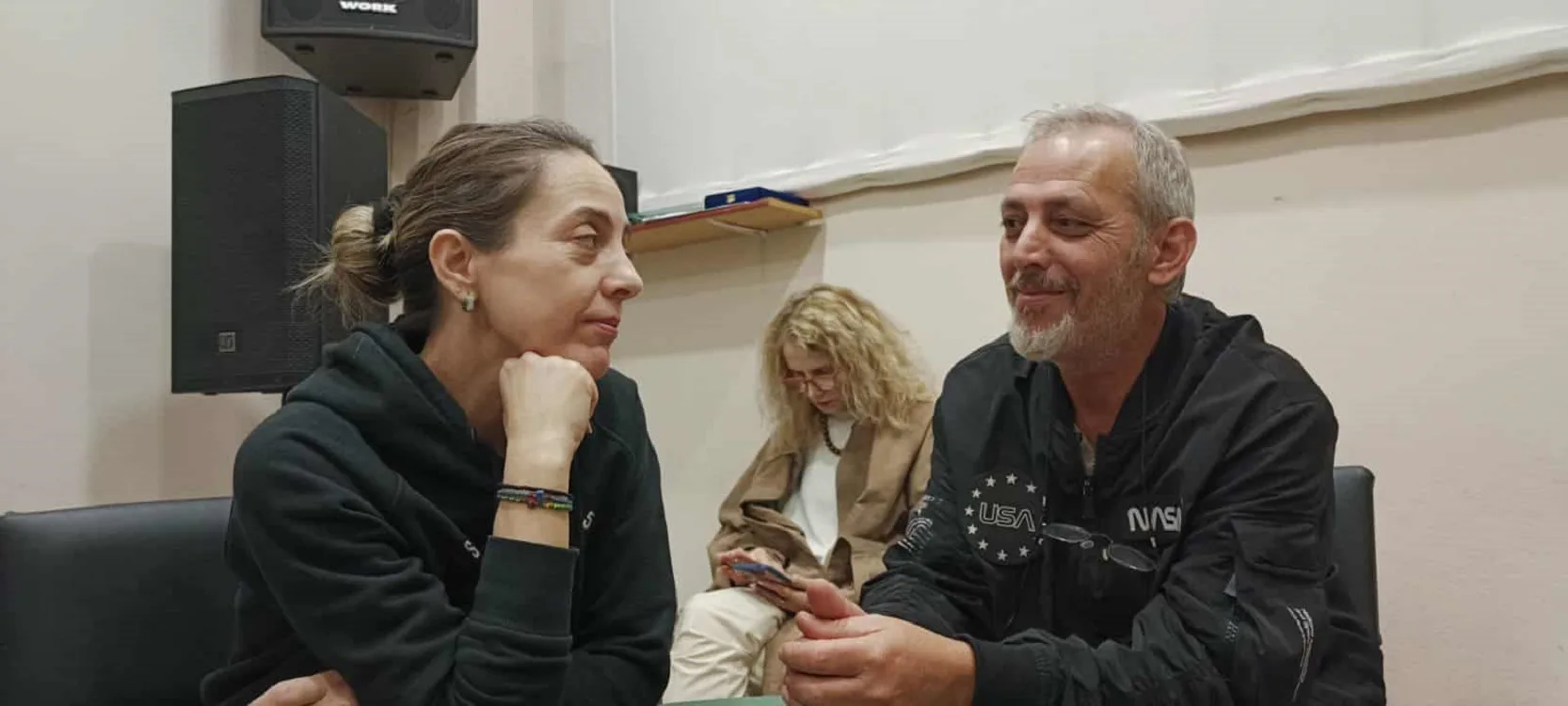 «Μην με λες Αφεντικό»: «Υπάρχει τίμιος γκάνγκστερ;» - Οι ηθοποιοί απαντούν με γέλιο, ρυθμό και τρέλα