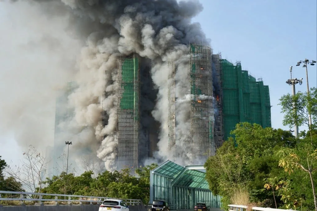 ΒΙΝΤΕΟ στις φλογες ουρανοξύστης στο Χονγκ Κονγκ, εγκλωβισμένοι ενοικοι