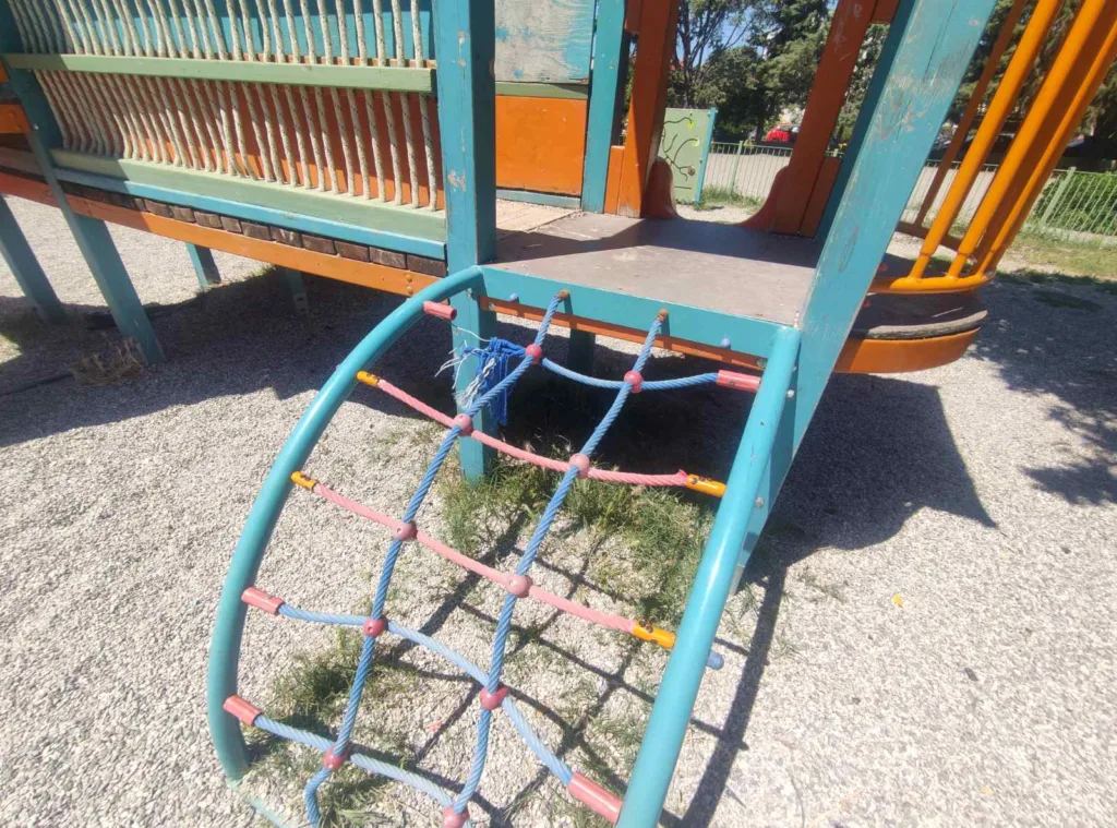 Πάτρα: Παιδικές χαρές χωρίς... χαρά - Κούνιες σπασμένες και όργανα επικίνδυνα για ατύχημα - Αυτοψία της «Π» Πάτρα: Παιδικές χαρές χωρίς... χαρά - Κούνιες σπασμένες και όργανα επικίνδυνα για ατύχημα - Αυτοψία της «Π»