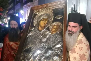 Από το Βατοπαίδι στην Πάτρα η Εικόνα της Παναγίας Εσφαγμένης ΦΩΤΟ