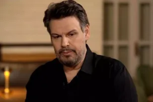 «Καλό ταξίδι μανούλα μου» συγκλονιστικός ο αποχαιρετισμός του Πάνου Κιάμου