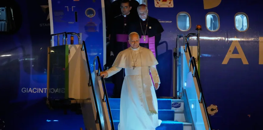 Στην Κωνσταντινούπολη ο Πάπας Λέων ΙΔ': Ιστορική συνάντηση με τον Οικουμενικό Πατριάρχη