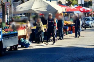 Παράνομοι μικροπωλητές «πνίγουν» τις λαϊκές της Πάτρας: Οι έλεγχοι της Αστυνομίας αραιώνουν, οι νόμιμοι παραγωγοί ασφυκτιούν