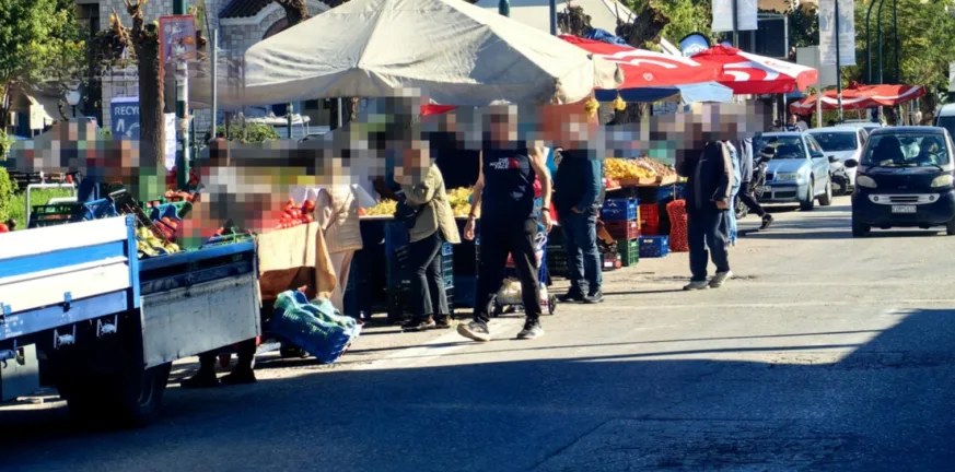 Παράνομοι μικροπωλητές «πνίγουν» τις λαϊκές της Πάτρας: Οι έλεγχοι της Αστυνομίας αραιώνουν, οι νόμιμοι παραγωγοί ασφυκτιούν