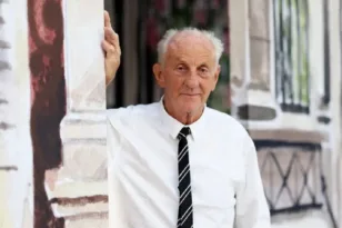 Αντίο στον Πολ Κοστέλο: Ο Ιρλανδός σχεδιαστής που έντυσε τη Νταϊάνα και σφράγισε μια εποχή