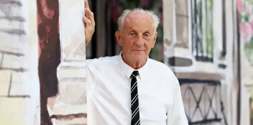 Αντίο στον Πολ Κοστέλο: Ο Ιρλανδός σχεδιαστής που έντυσε τη Νταϊάνα και σφράγισε μια εποχή