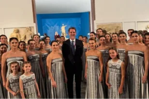 Αρχαία Ολυμπία: Παρών ο Παύλος Ντε Γκρες στην αφή της Ολυμπιακής Φλόγας των Χειμερινών Αγώνων ΦΩΤΟ