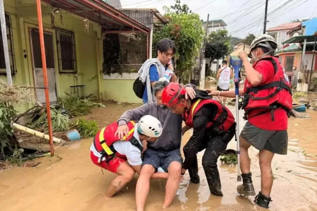 Φιλιππίνες: Δύο νεκροί εξαιτίας των πλημμυρών ΒΙΝΤΕΟ πλημμύρες