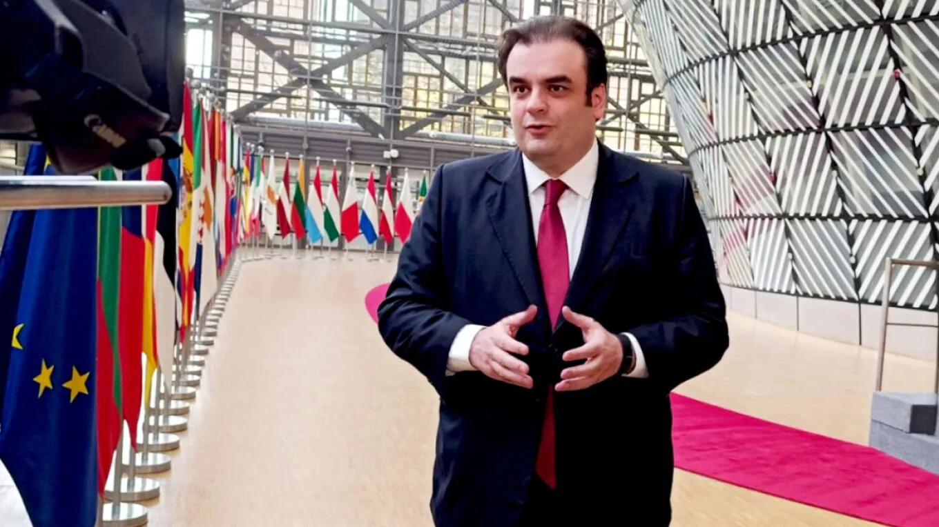 Οι Financial Times βλέπουν τον Πιερρακάκη ως βασικό διεκδικητή για την προεδρία του Eurogroup Οι Financial Times βλέπουν τον Πιερρακάκη ως βασικό διεκδικητή για την προεδρία του Eurogroup