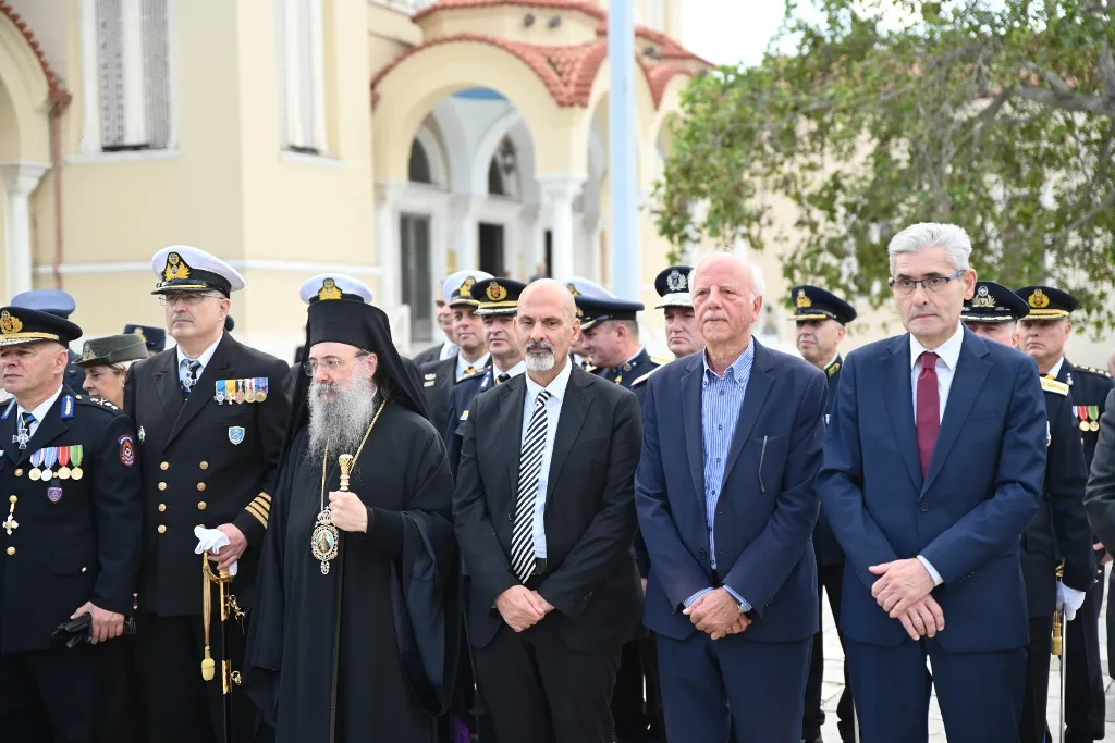 «Πλέσσας για Ημέρα Ενόπλων Δυνάμεων: Μήνυμα ειρήνης και ξεκάθαρη αντίθεση στους πολέμους»