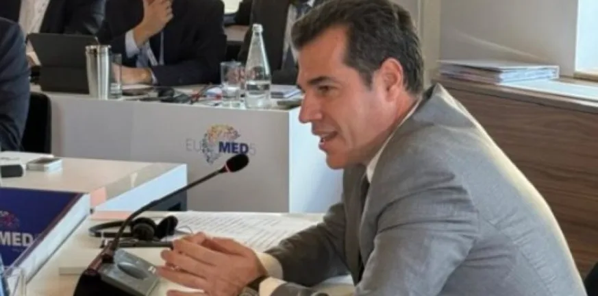 Πλεύρης από τη Μάλτα: «Η παράνομη διαμονή και είσοδος στην Ελλάδα είναι ποινικό αδίκημα»