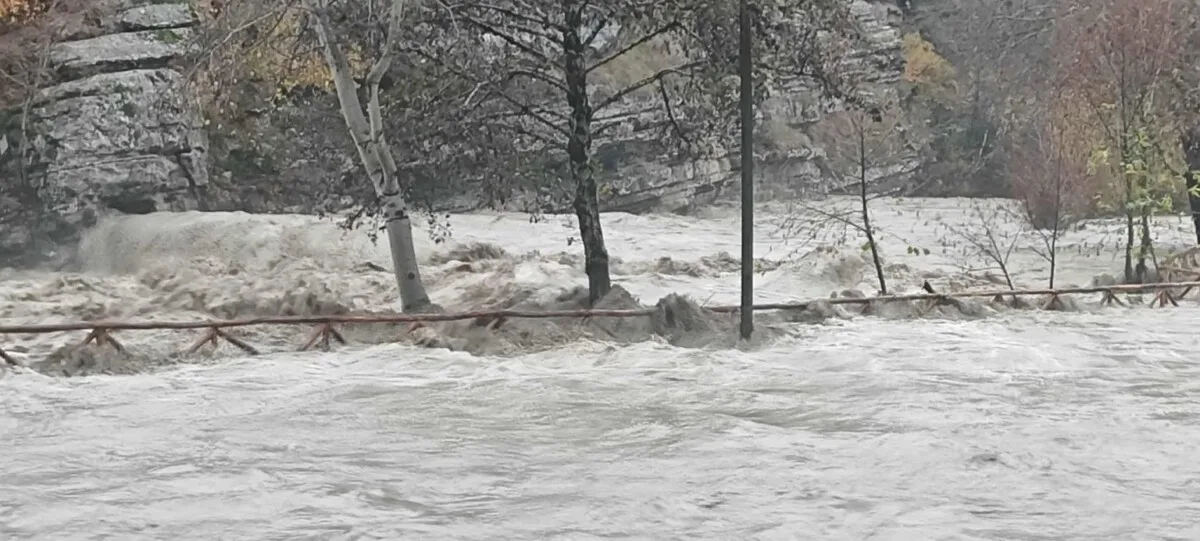 Υπερχείλιση Αλιάκμονα στο Νεστόριο: Πλημμύρες και διακοπή ύδρευσης Υπερχείλιση Αλιάκμονα στο Νεστόριο: Πλημμύρες και διακοπή ύδρευσης