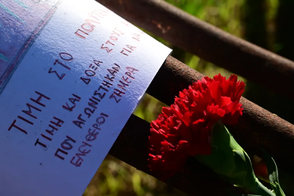 Πολυτεχνείο: Σοβαρά επεισόδια με ξυλοδαρμούς, ΦΩΤΟ Πολυτεχνείο: Σοβαρά επεισόδια με ξυλοδαρμούς, ΦΩΤΟ