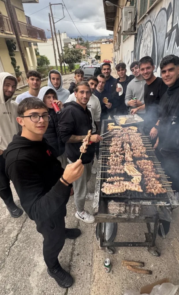 Παναιγιάλειος: Μπάρμπεκιου με σουβλάκια πριν την Παναχαϊκή, ΦΩΤΟ Παναιγιάλειος: Μπάρμπεκιου με σουβλάκια πριν την Παναχαϊκή, ΦΩΤΟ