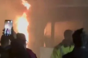 Οπαδοί της Μπαρτσελόνα άναψαν πυρσούς και το πούλμαν τους πήρε φωτιά! ΒΙΝΤΕΟ