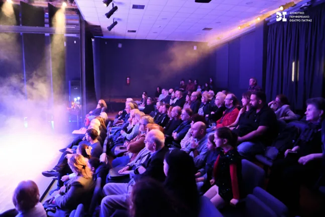 Παραμυθένια πρεμιέρα για το ΔΗΠΕΘΕ Πάτρας: Η «Πεντάμορφη και το Τέρας» έφερε τη μαγεία στο Μπάρρυ ΦΩΤΟ