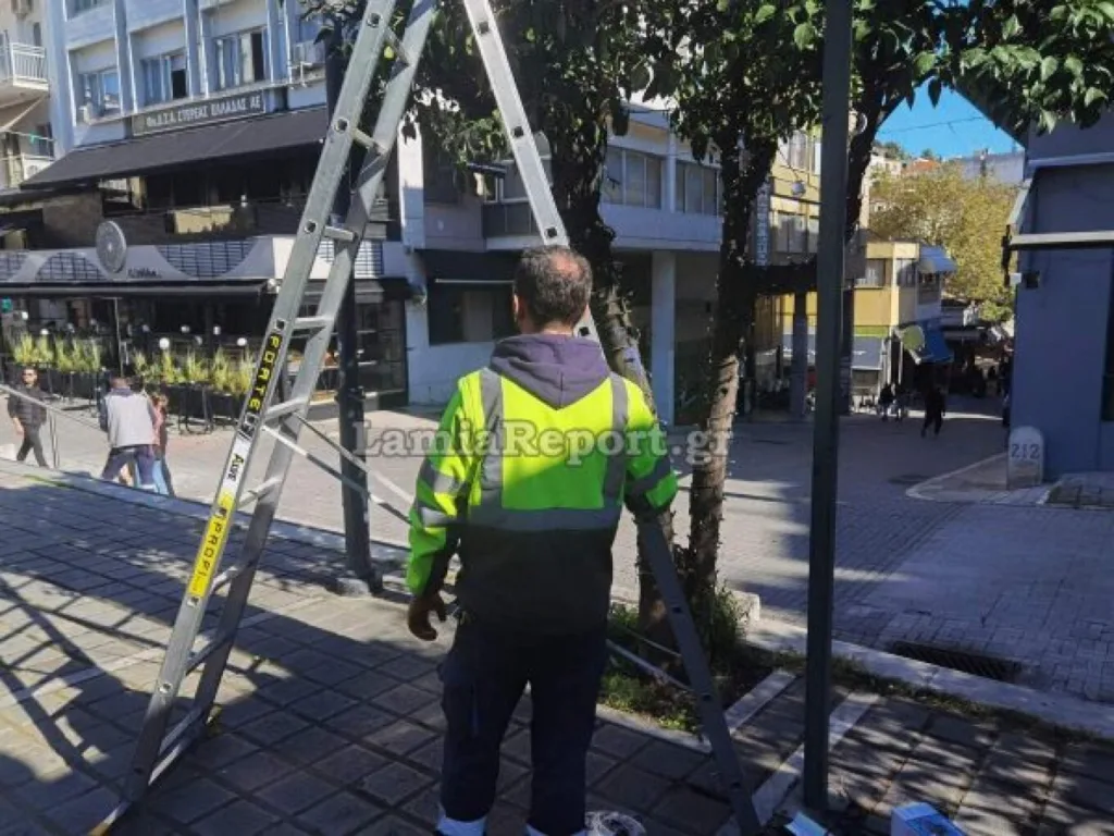 Στη Λαμία η Τροχαία έκοψε κλήσεις σε αυτοκίνητα του Δήμου! Δείτε τον λόγο... ΦΩΤΟ