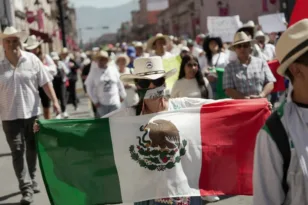 Μεξικό: Βίαια επεισόδια διαδηλωτών με Αστυνομία και 120 τραυματίες ΒΙΝΤΕΟ