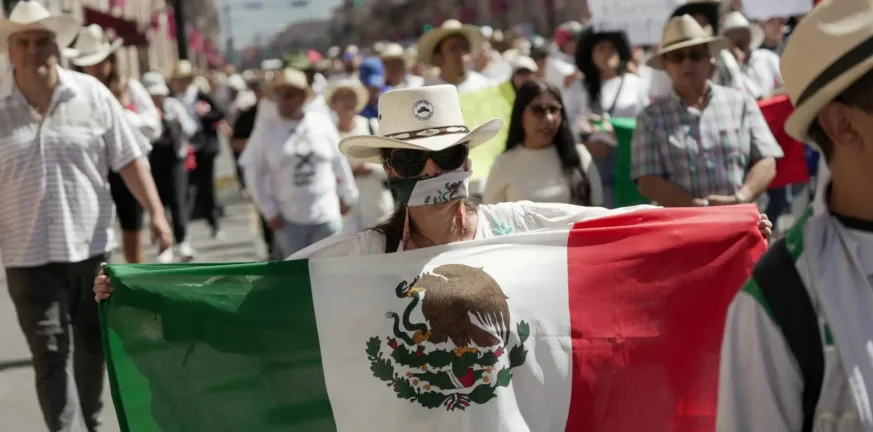 Μεξικό: Βίαια επεισόδια διαδηλωτών με Αστυνομία και 120 τραυματίες ΒΙΝΤΕΟ
