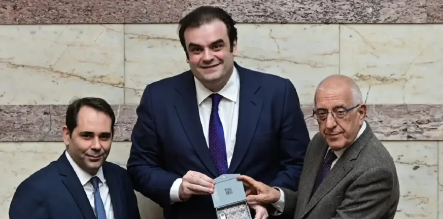 Κατατέθηκε ο προϋπολογισμός 2026: «Ρεαλιστικός, κοινωνικός και αναπτυξιακός», λέει ο Πιερρακάκης – Τα 2,9 δισ. ευρώ σε παρεμβάσεις και όλες οι ελαφρύνσεις