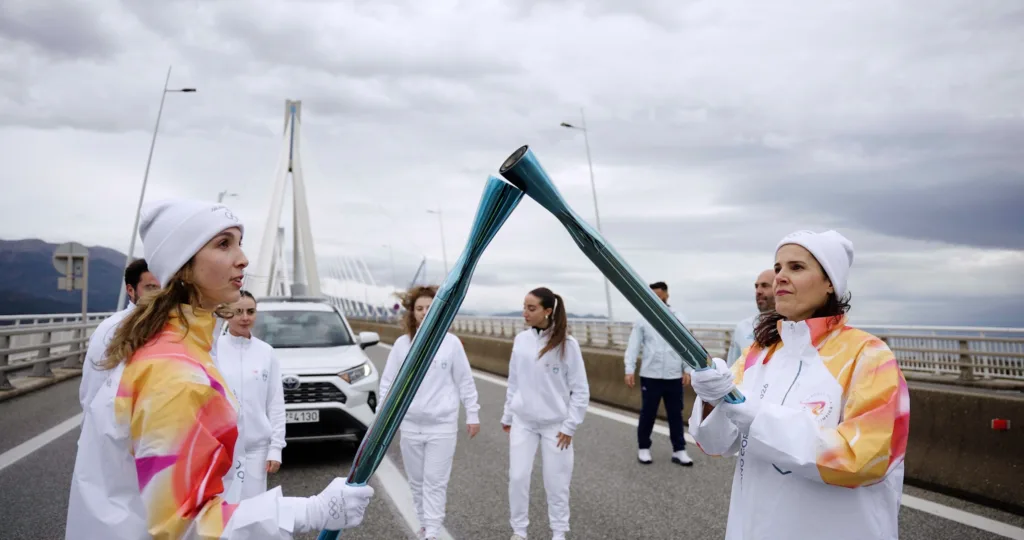 Η Ολυμπιακή Φλόγα διέσχισε τη Γέφυρα Ρίου – Αντιρρίου στη διαδρομή της για τους Χειμερινούς Ολυμπιακούς Αγώνες Μιλάνο – Cortina 2026 Η Ολυμπιακή Φλόγα διέσχισε τη Γέφυρα Ρίου – Αντιρρίου στη διαδρομή της για τους Χειμερινούς Ολυμπιακούς Αγώνες Μιλάνο – Cortina 2026