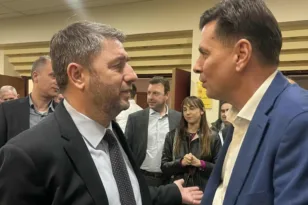 Πάτρα: Εμφάνιση-έκπληξη Ψωμά στην Περιφερειακή Συνδιάσκεψη του ΠΑΣΟΚ, τετ-α-τετ με Ανδρουλάκη