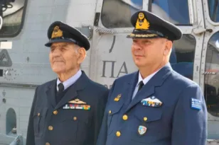 Συγκίνηση στη Ρόδο: Βραβεύτηκε ο 94χρονος Φώτης Μαριάς, τελευταίος επιζών Έλληνας αεροπόρος του πολέμου της Κορέας